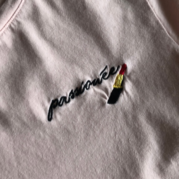 H&M Lipstick Tshirt - Picture 3 of 5